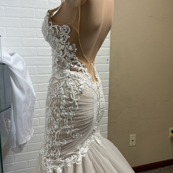 Isabella Talya Ivory Wedding Dress Fit & Flare with Train Size 0 - Picture 10 of 16